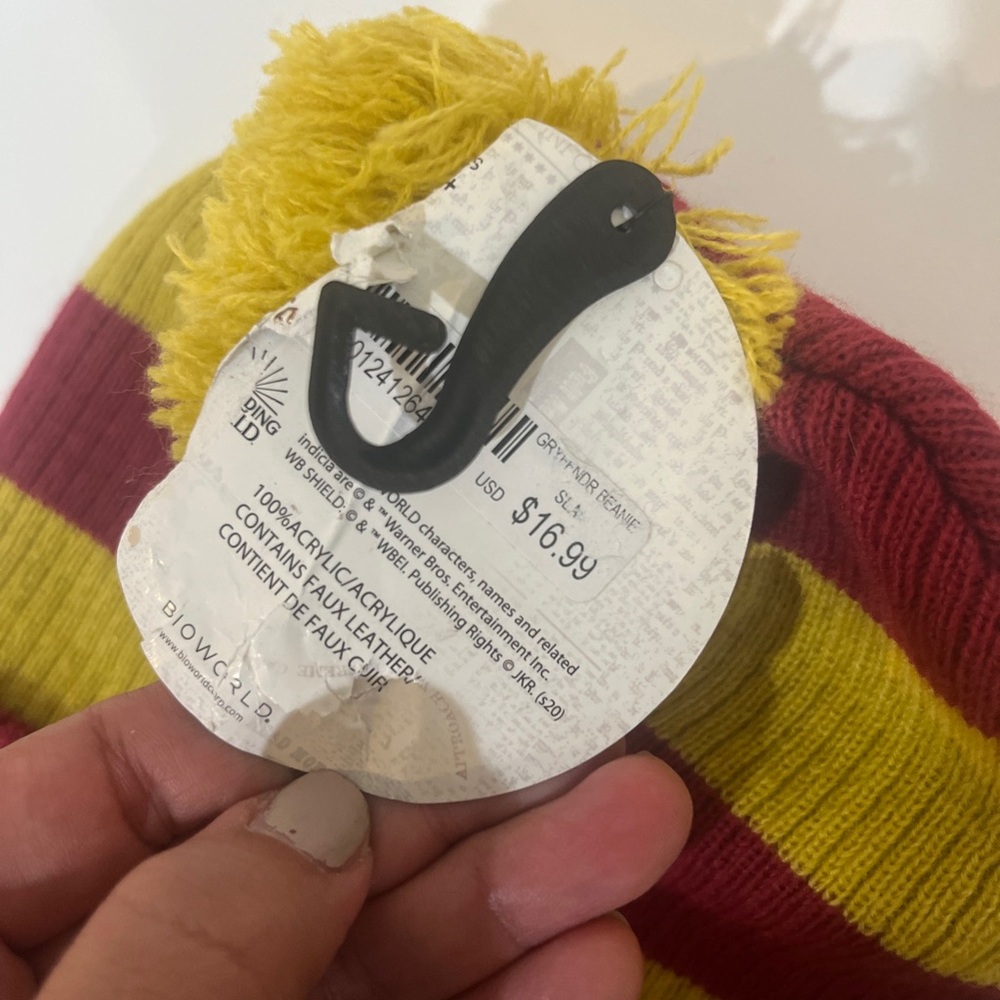 Harry Potter Gryffindor Logo Knit Cuff Pom Beanie Hat Cap Adult OSFM - Picture 7 of 10